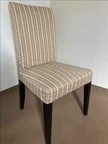 Abbildung: Stuhl gepolstert mit Stoffbezug