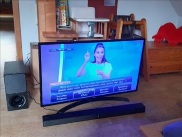 Abbildung: Funktionsfähiger Fernseher / Soundbar, zu verschenken